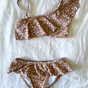 EUC rylee cru swimsuit 2-3yrs. My daughter has outgrown it so I am selling.